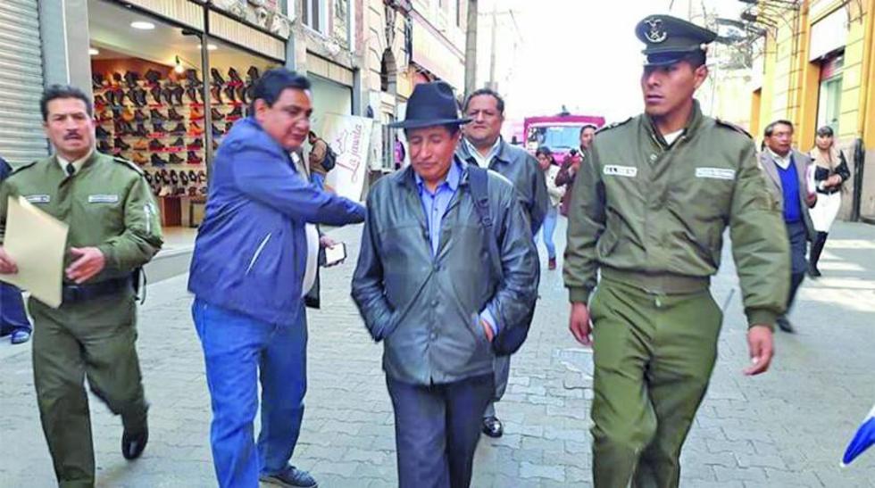 Aprehenden a Rafael Quispe por uso indebido de influencias 