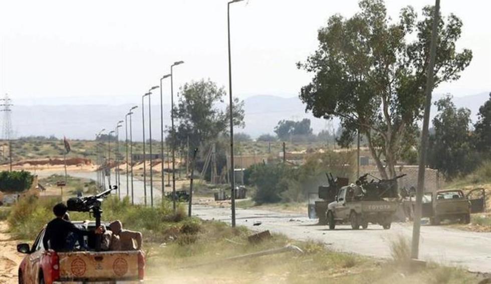 Combates en Libia dejan a miles de civiles atrapados en Trípoli