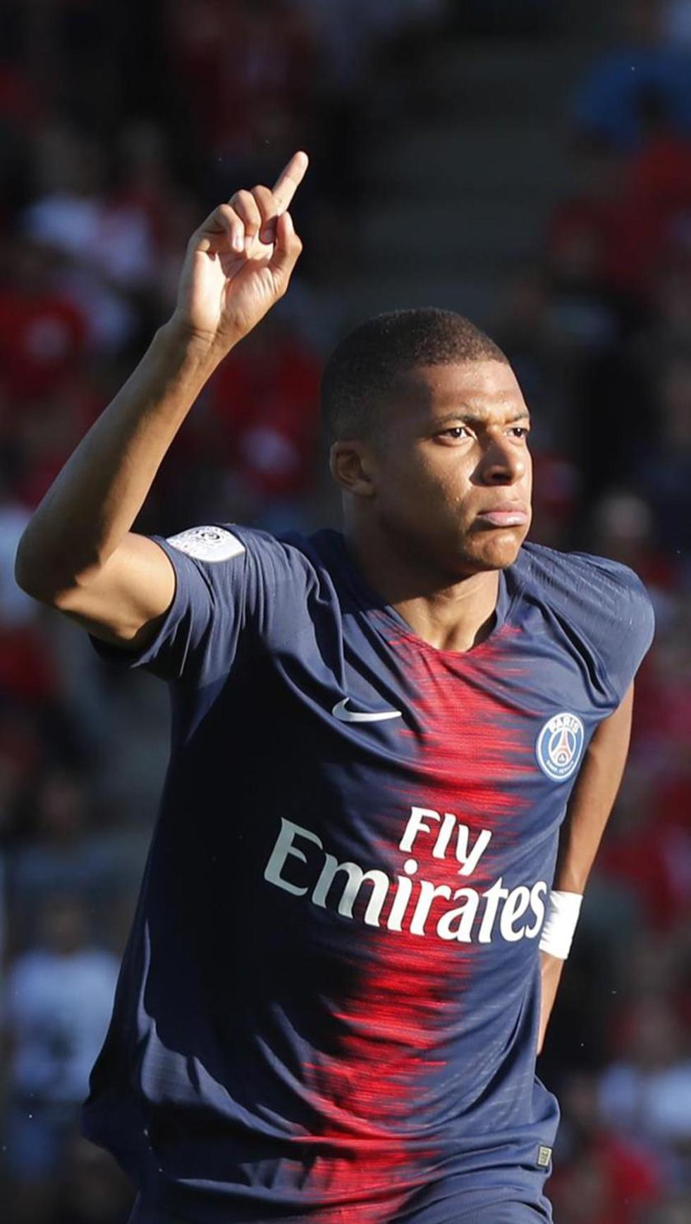 Cavani y Mbappe evitan un susto al Paris Saint Germain