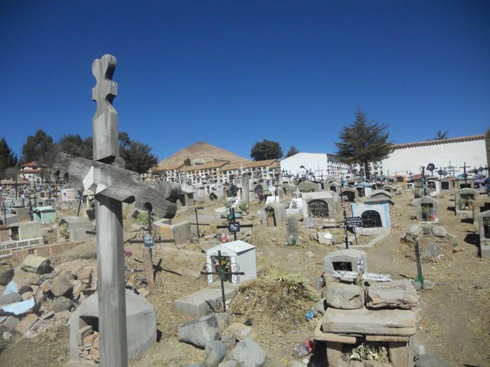 Alcaldía cerrará el cementerio a los vivos y abrirá a muertos