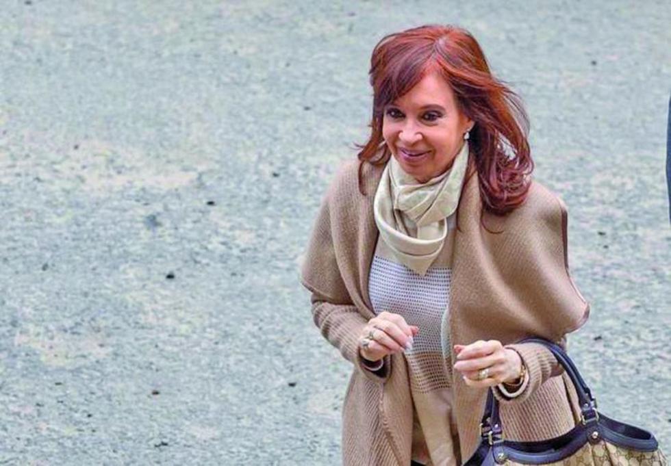 Juez cita a declarar a Cristina Fernández en causa por lavado de dinero