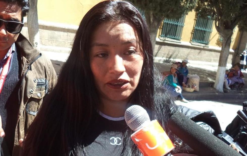 Trabajadores de EMAP marchan en contra de la exgerente Mamani