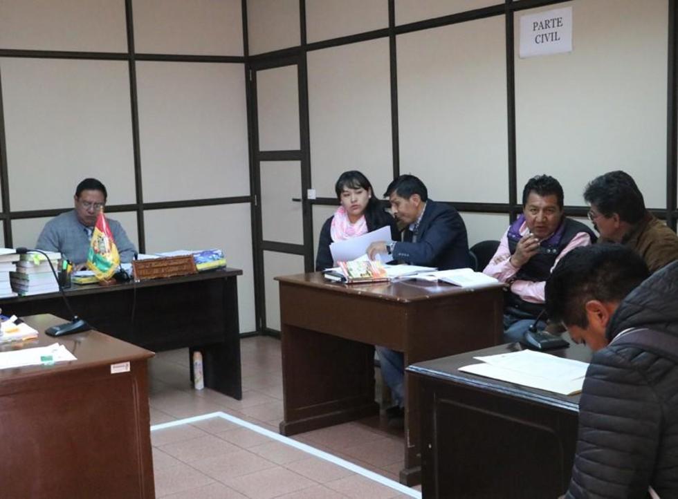 Emiten aprehensión contra una concejala