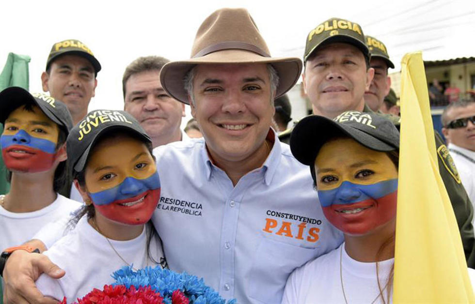 Gobierno de Colombia deja en suspenso el diálogo con el ELN