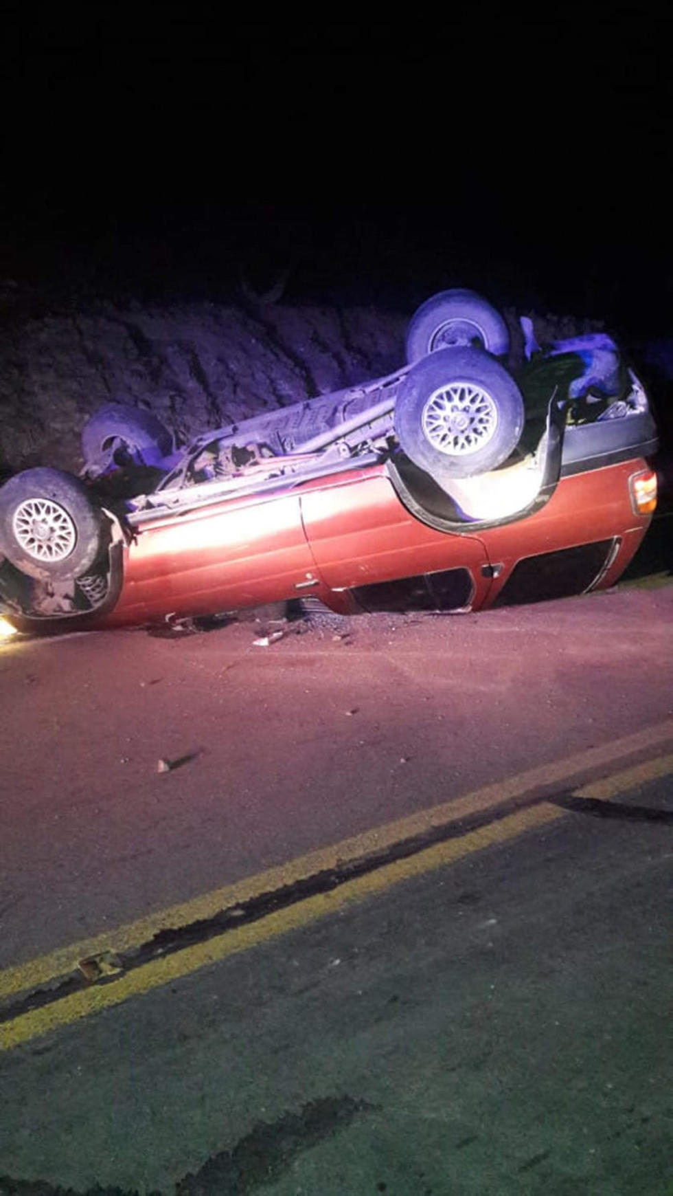 Luego del vuelco de un auto, 4 personas resultan heridas