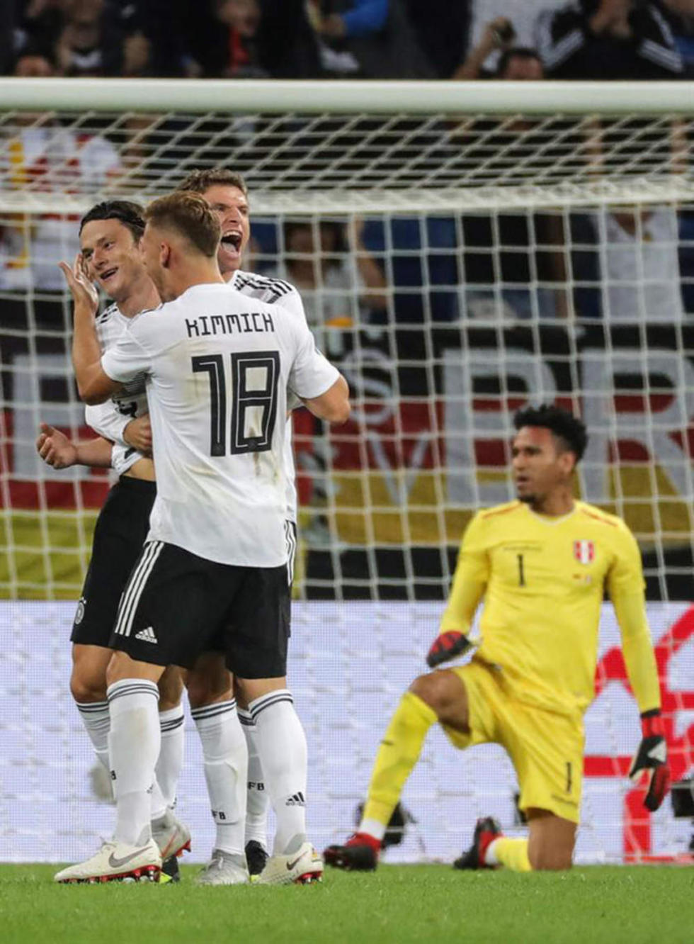 Alemania vence por 2-1 a un enérgico Perú