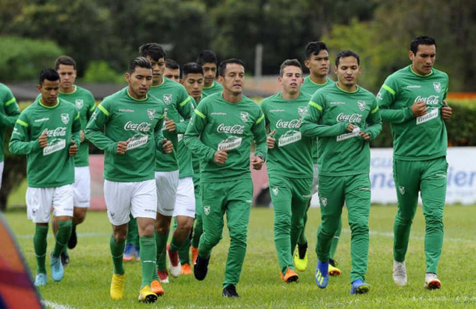 La selección reconoce el estadio Prince Faisal