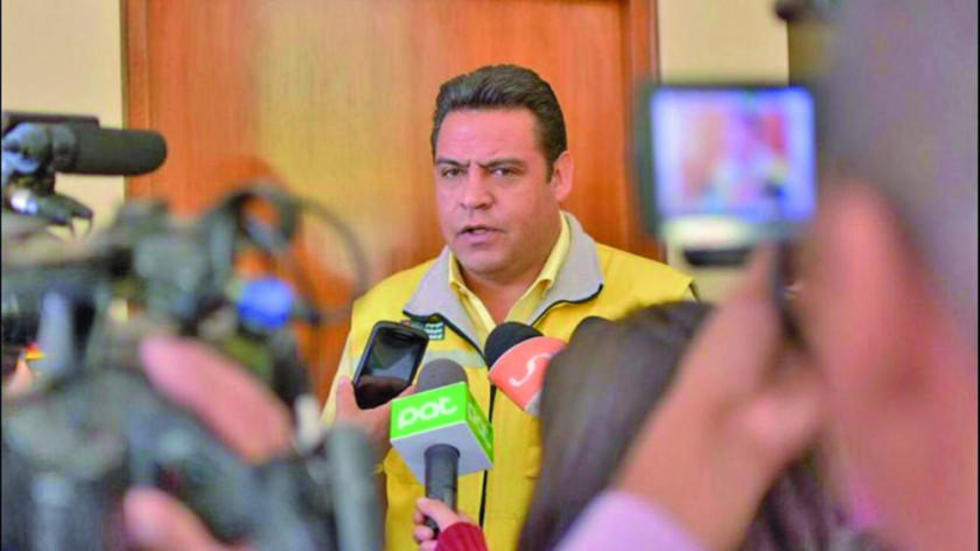 Alcade Revilla admite haber conversado con el MAS