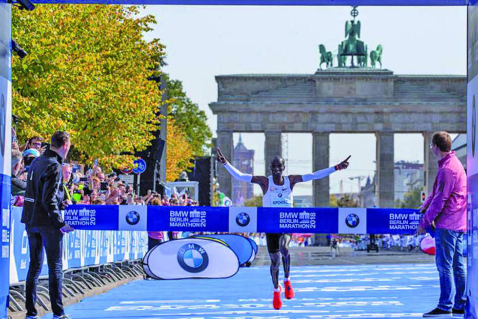 Eliud Kipchoge vence en el maratón de Berlín con sensacional récord mundial