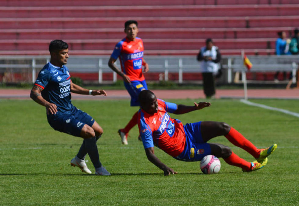 Universitario sufre varias bajas para visitar al Tigre 