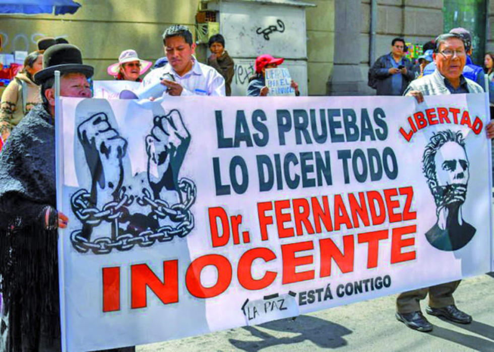 Tribunal define el lunes si libera a galeno del caso bebé Alexander