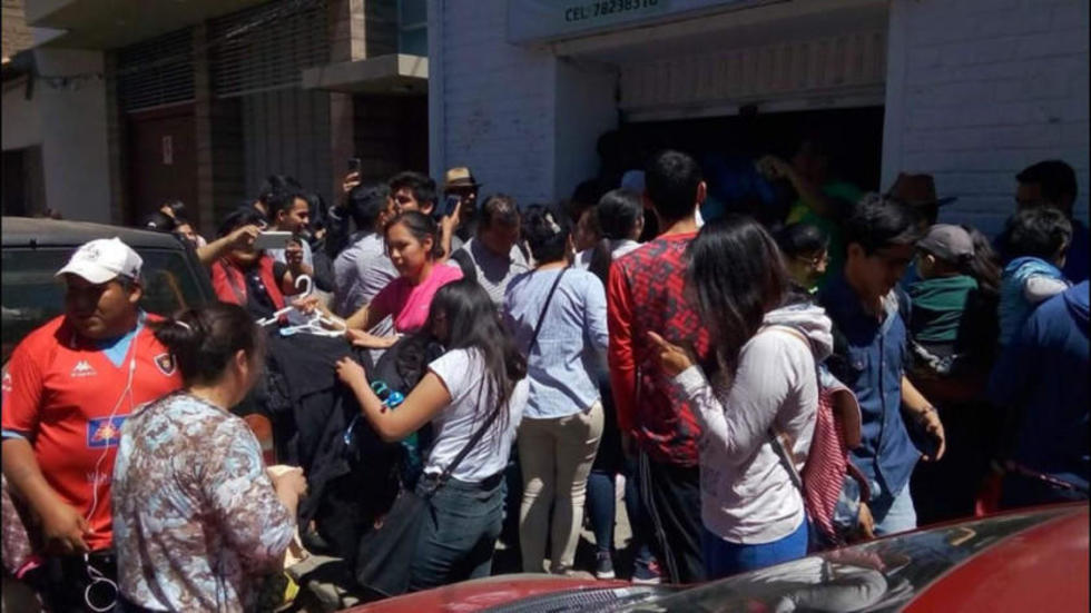 Regalan ropa usada para evitar decomiso en Tarija