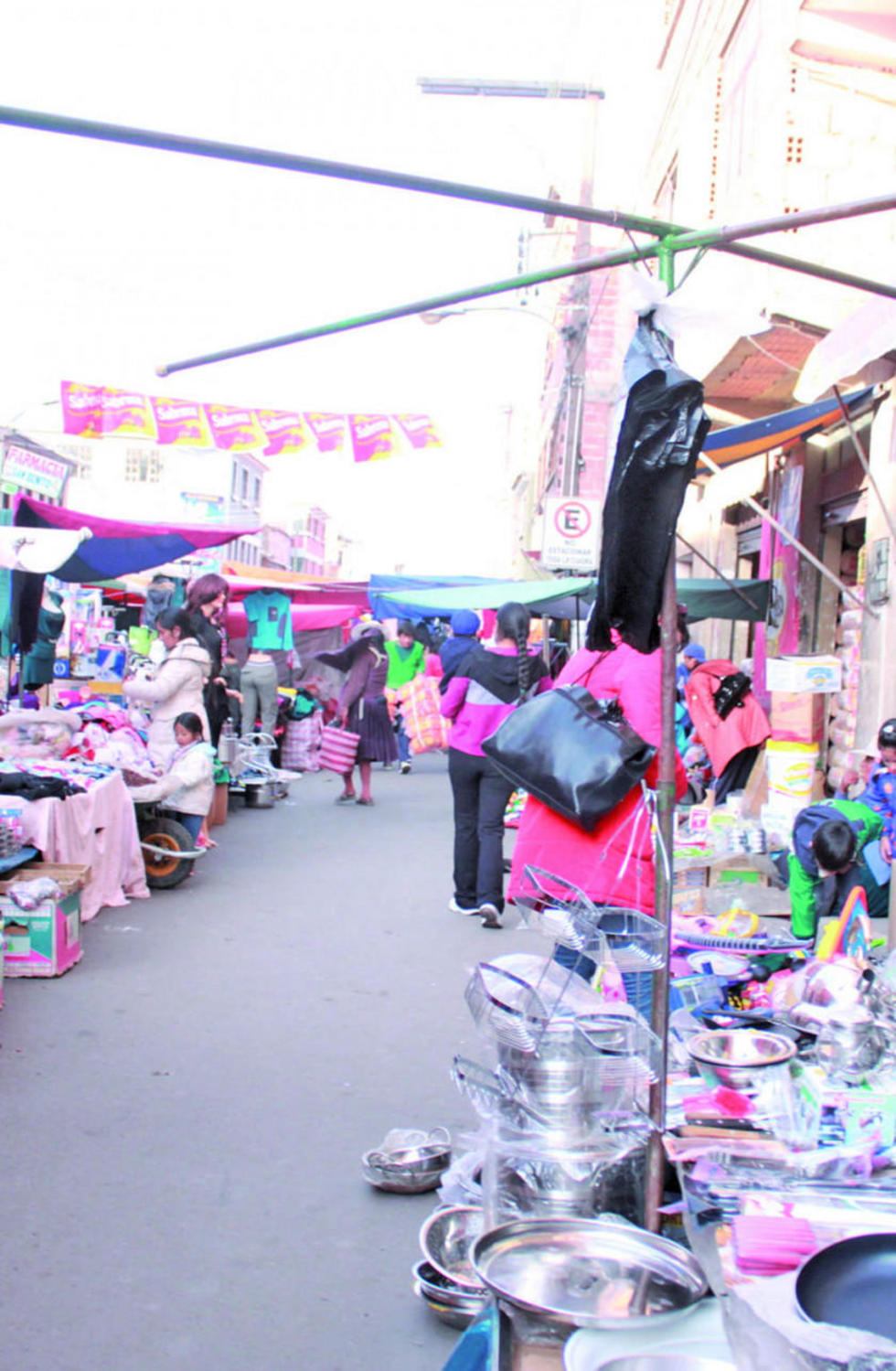 Choferes exigen liberar calle Santa Cruz y otras