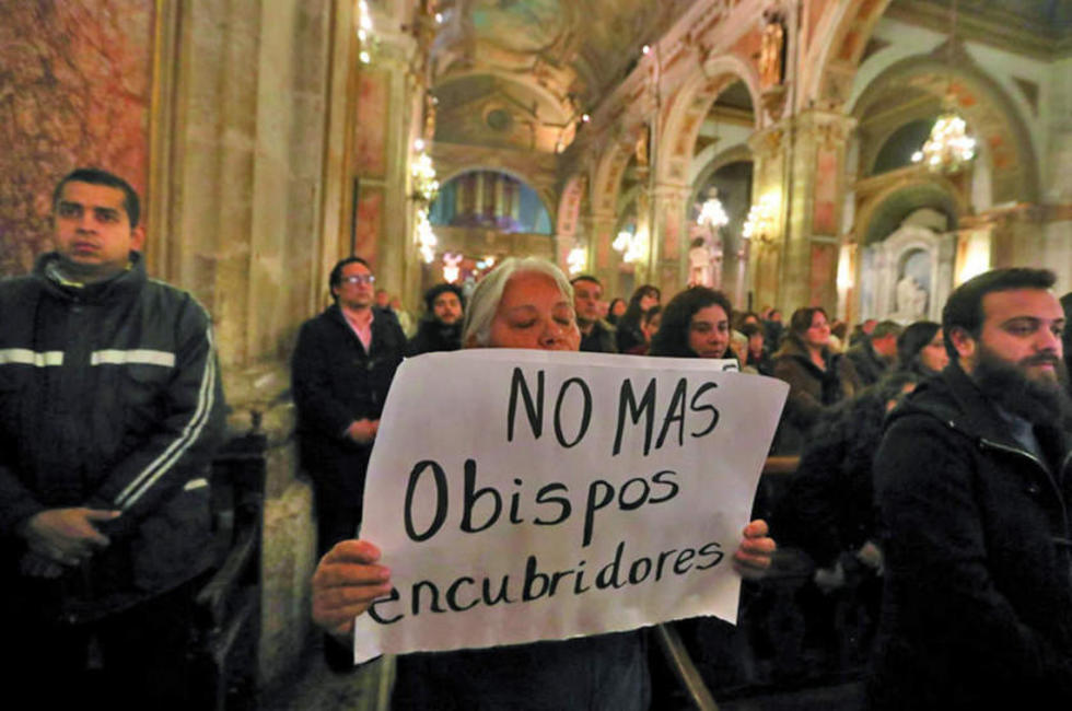 El Papa acepta renuncia de otros dos obispos chilenos por escándalo de abusos