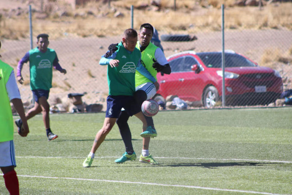 Apaza recupera a Gómez para enfrentar a los celestes