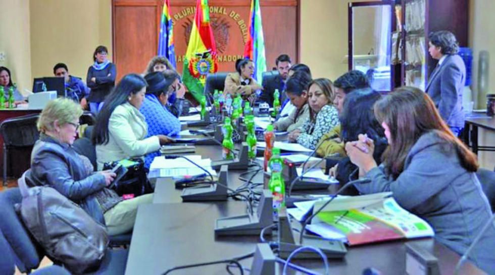Convocan a los 36 aspirantes a fiscal general para entrevistas