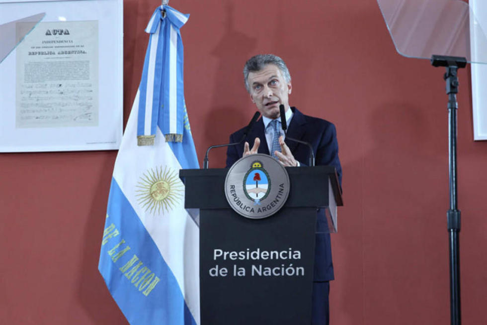 La pobreza sube en Argentina y Macri advierte tiempos difíciles
