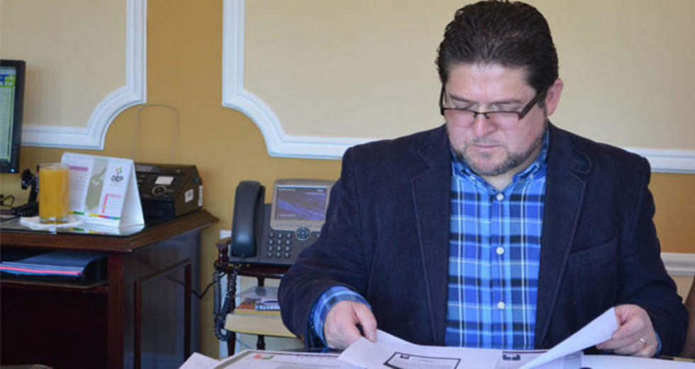 Vocal José Luis Exeni renuncia al TSE aquejado por una enfermedad