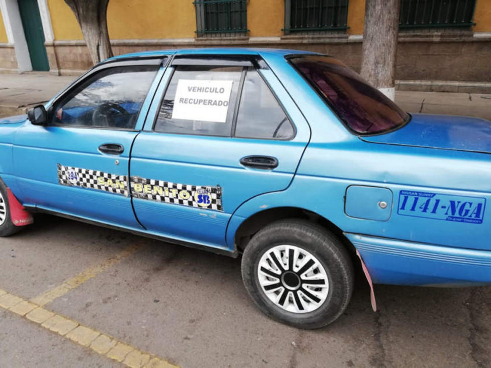 Supuesto autero es golpeado cuando robaba un vehículo