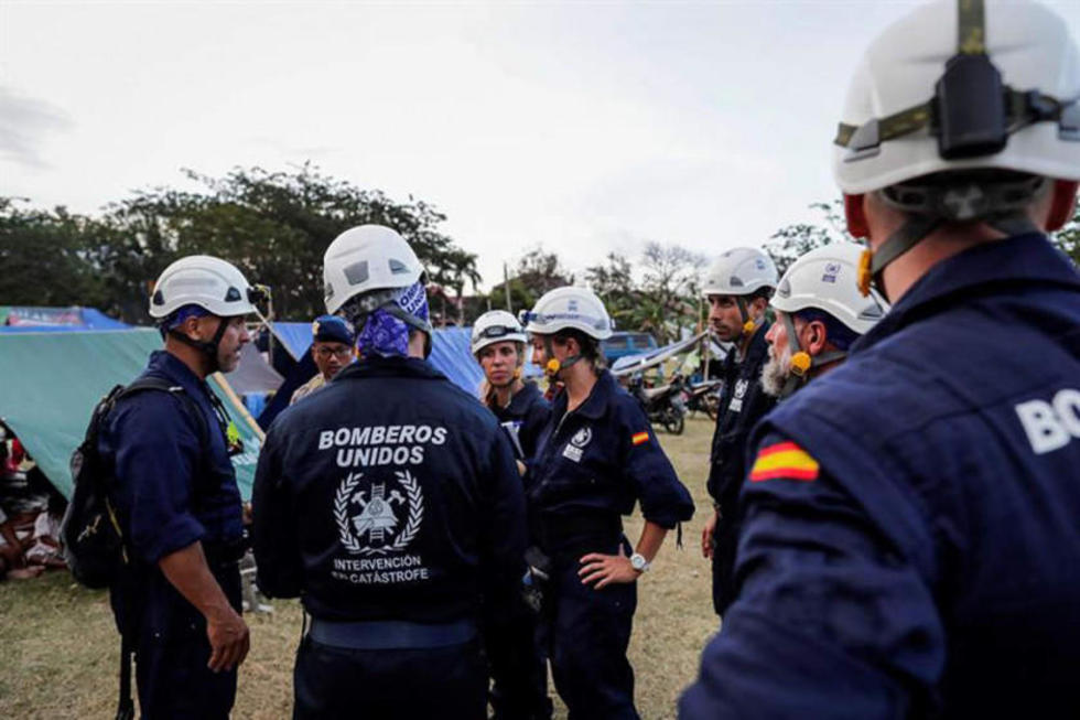 Aún encuentran cadáveres tras el desastre en Indonesia