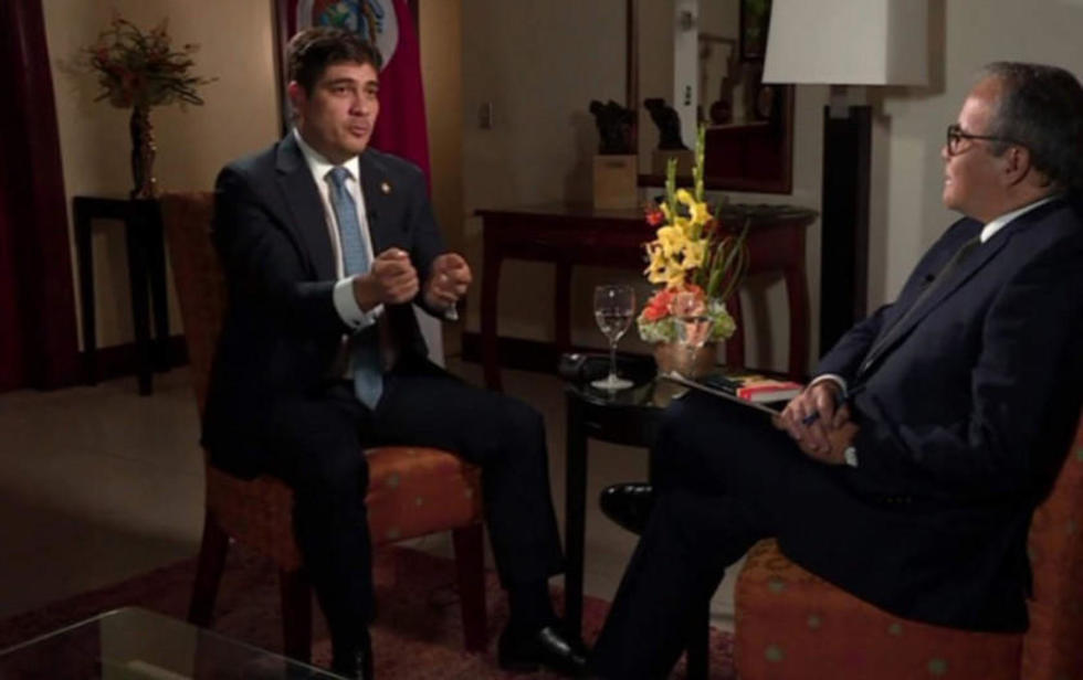 Presidente de Costa Rica dice que permanecer en el poder es una enfermedad