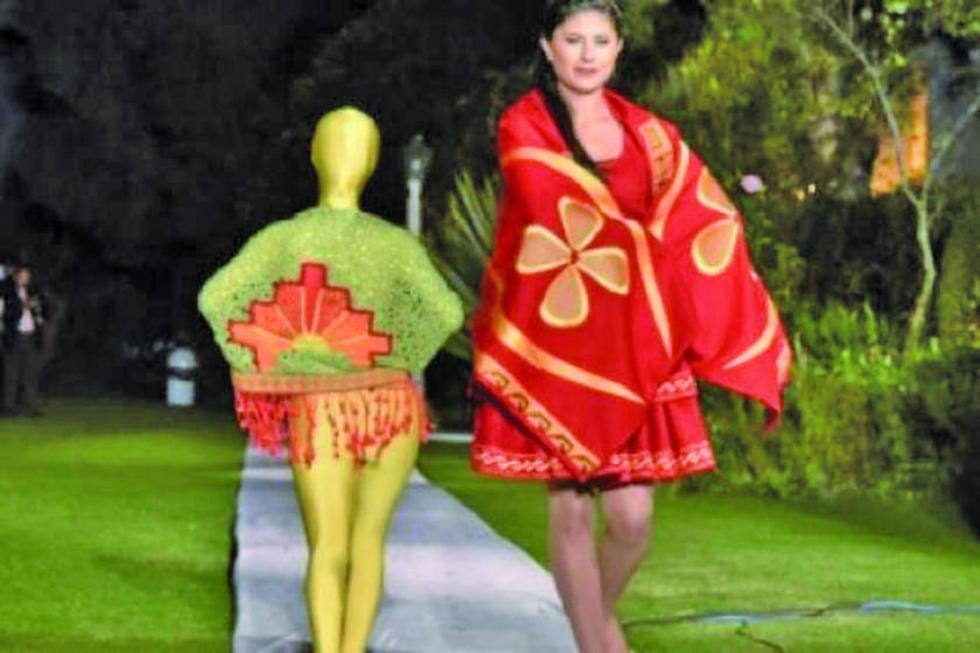 Bolivia va a París con moda y la arquitectura aimara