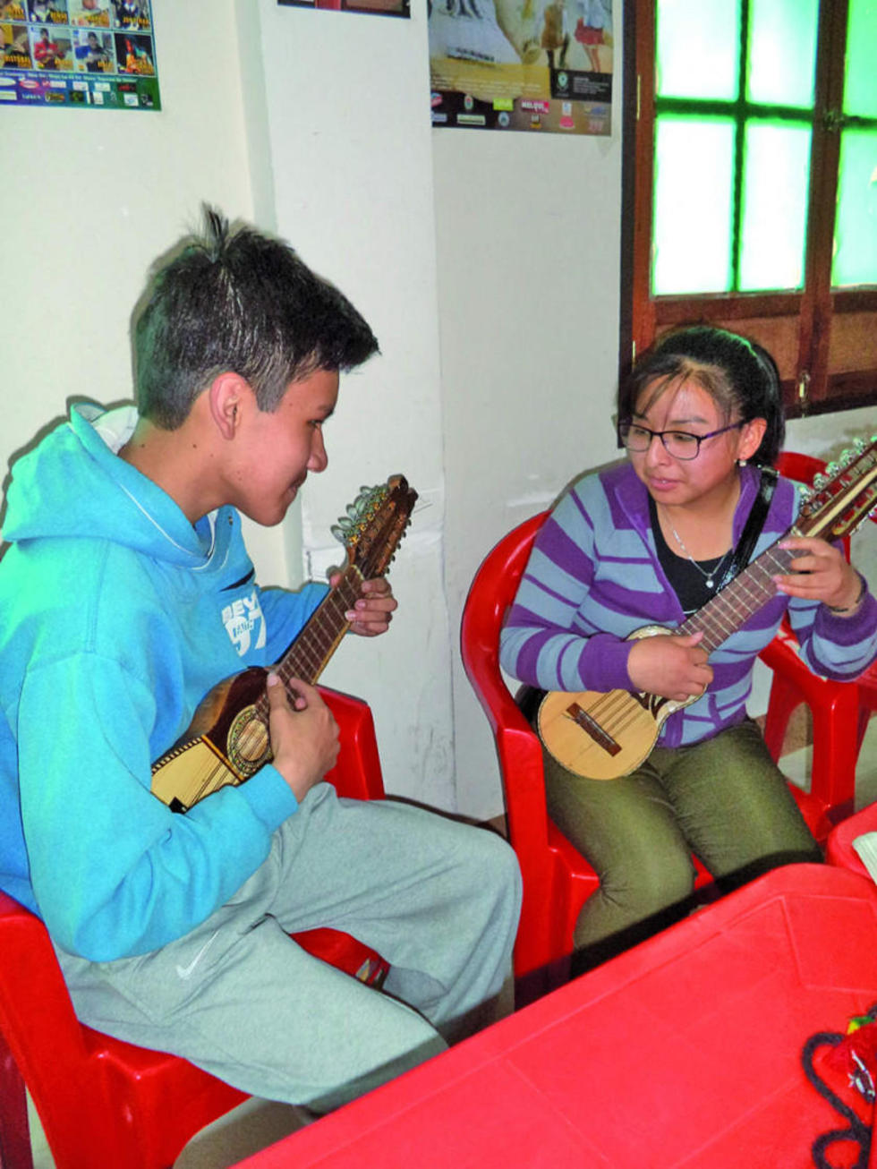 Con 15 inicia clasificatorio del charango para Aiquile