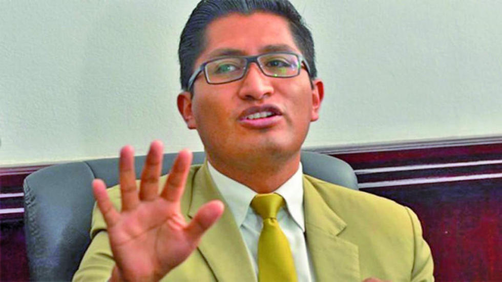 Rafael Quispe denuncia al fiscal Blanco por acosar y embarazar a su secretaria