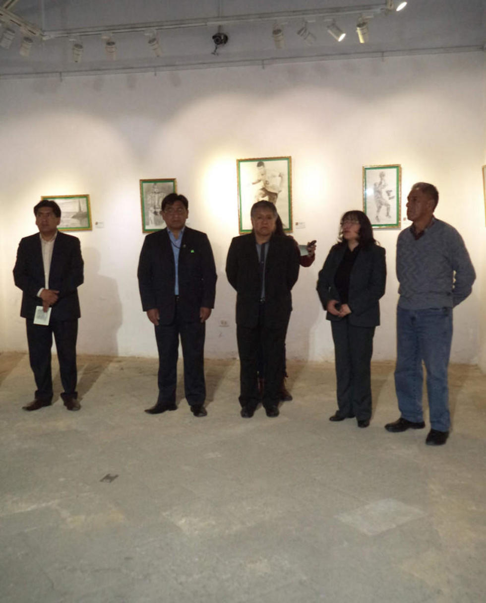 Alumnos del colegio Braun exponen dibujos artísticos