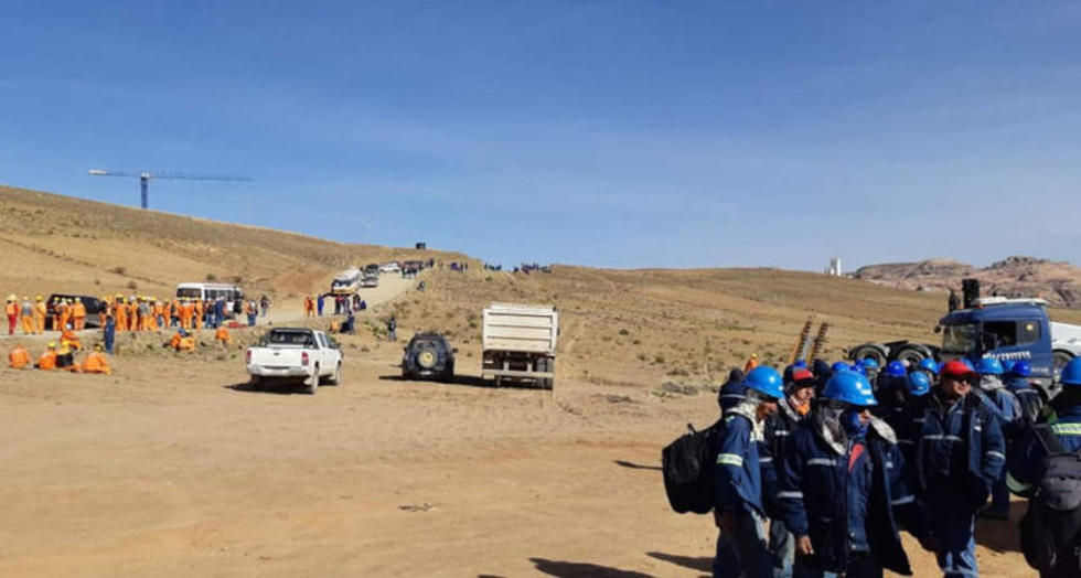 Acuerdo frena conflicto en la empresa que está edificando la cementera