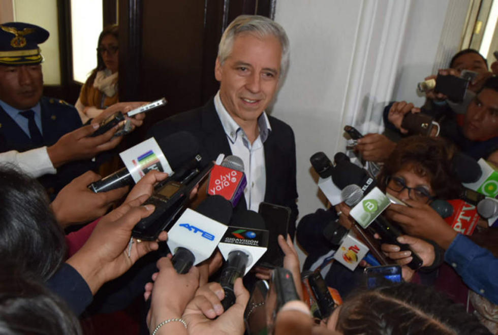 Una mujer agrede con un escupitajo al vicepresidente