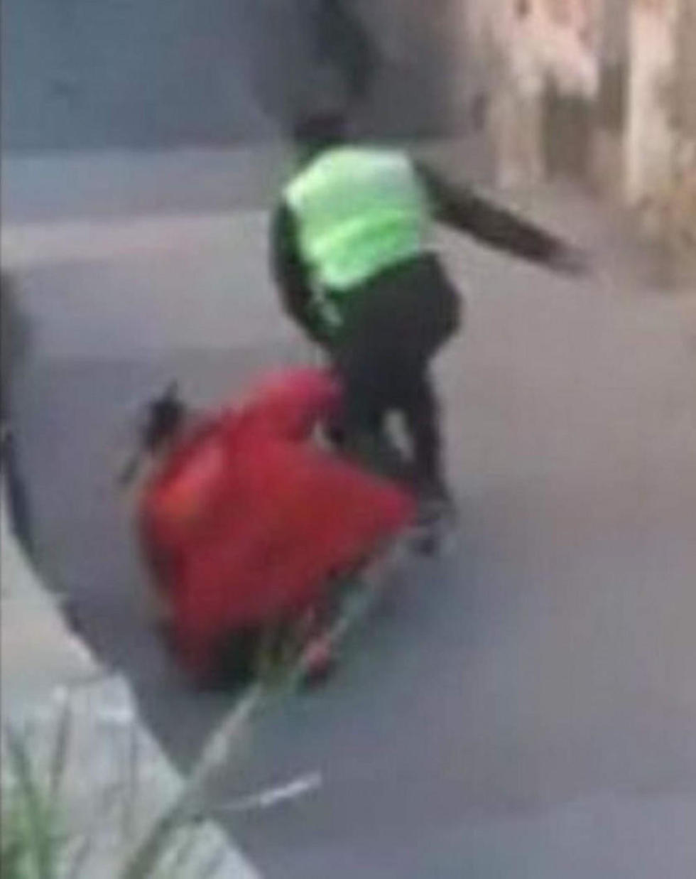 Agreden a 2 policías con su propio gas pimienta 