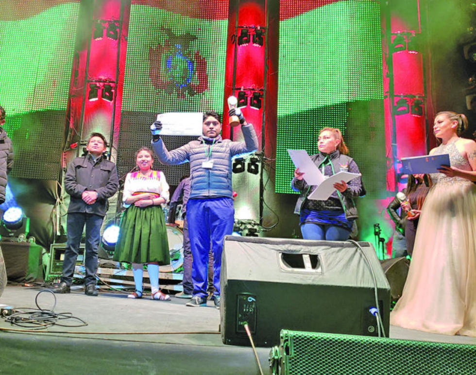 Potosino gana un premio en Oruro