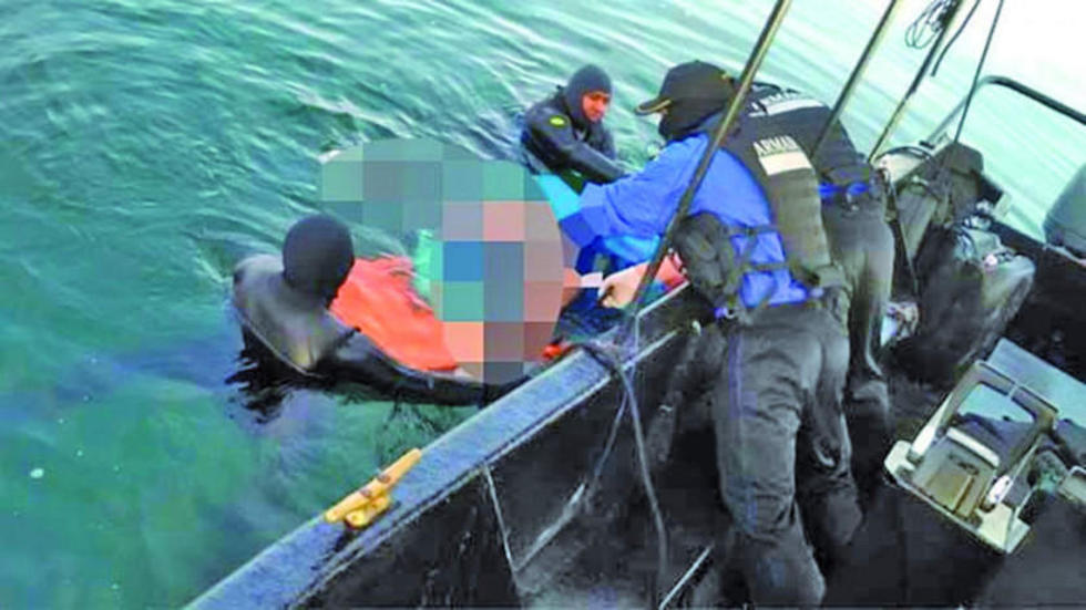 Armada peruana recupera seis cuerpos de los siete asesinados en el Titicaca