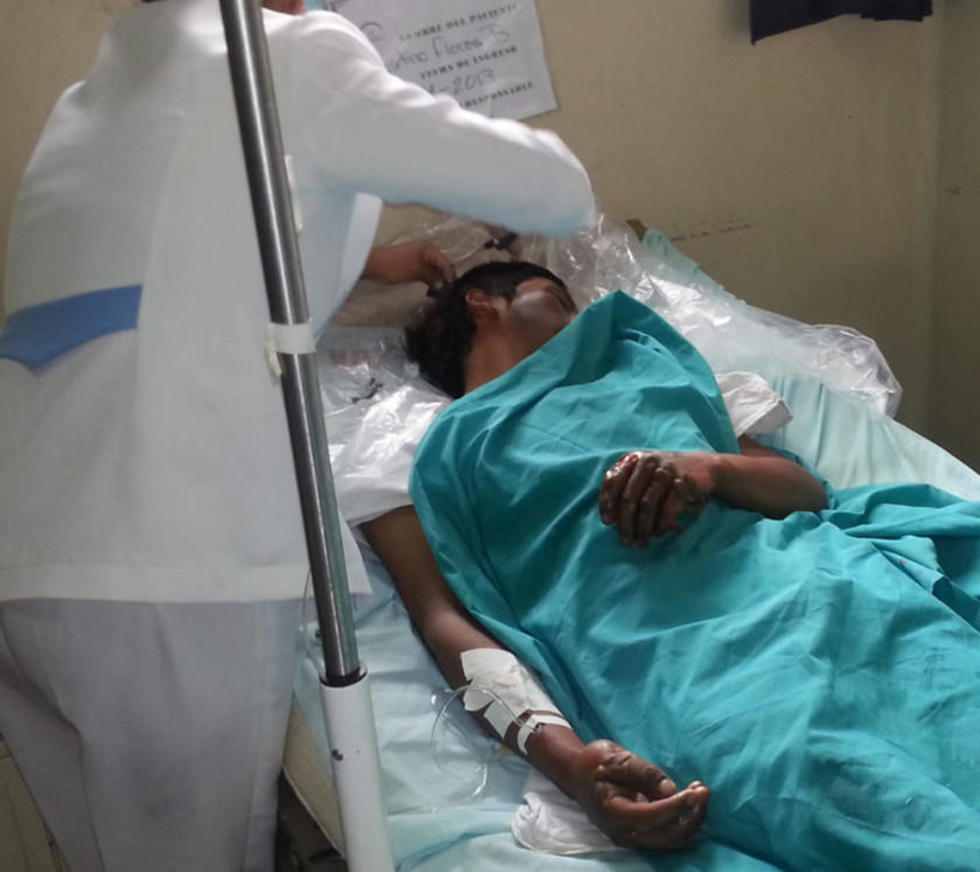 Adolescente choca contra un camión de frutas