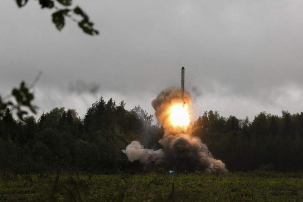 Trump amenaza con fortalecer arsenal nuclear tras dejar pacto