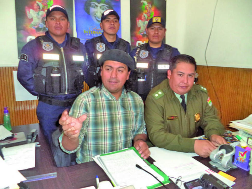 Denuncian que clanes familiares controlan la feria y evitan traslado