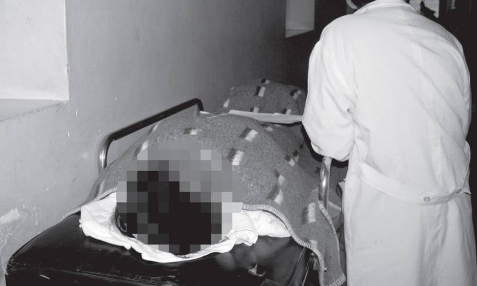 Hallan a adolescente ebria y botada en plena vía pública