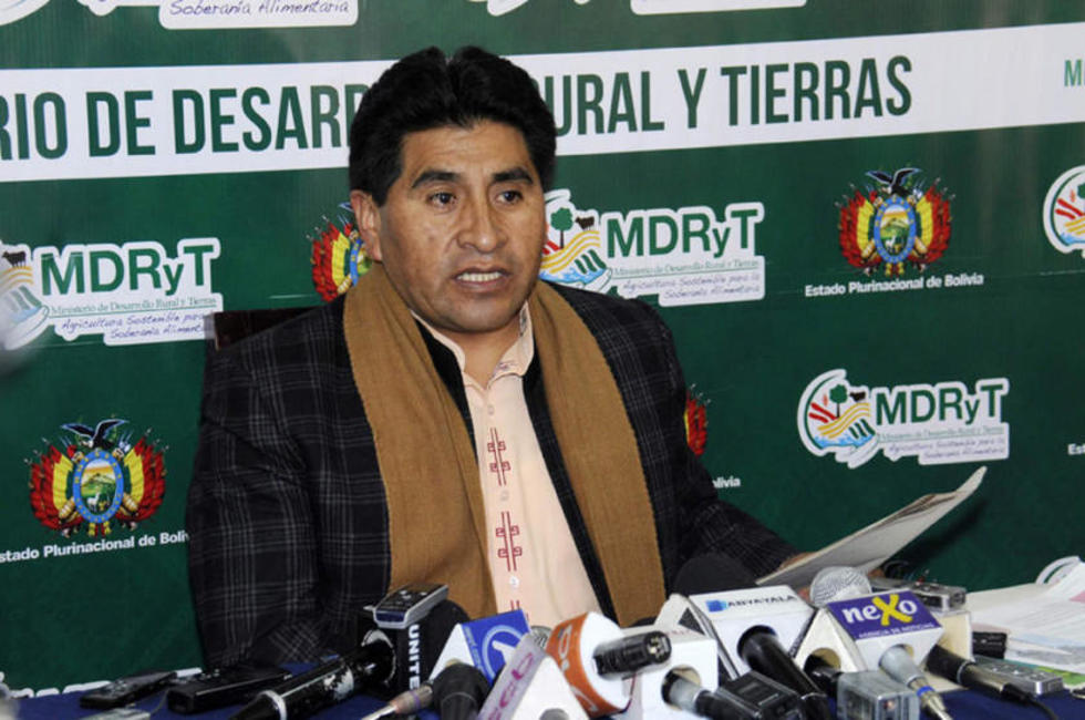 Exigen renuncia del ministro Cocarico  por actos irregulares