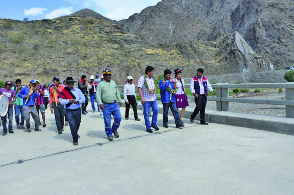 Gobernación inicia entrega de obras por el aniversario cívico