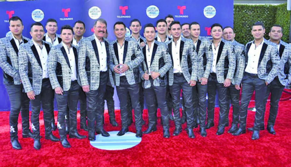 Alfombra del Latin AMAs va con mensajes de poder 