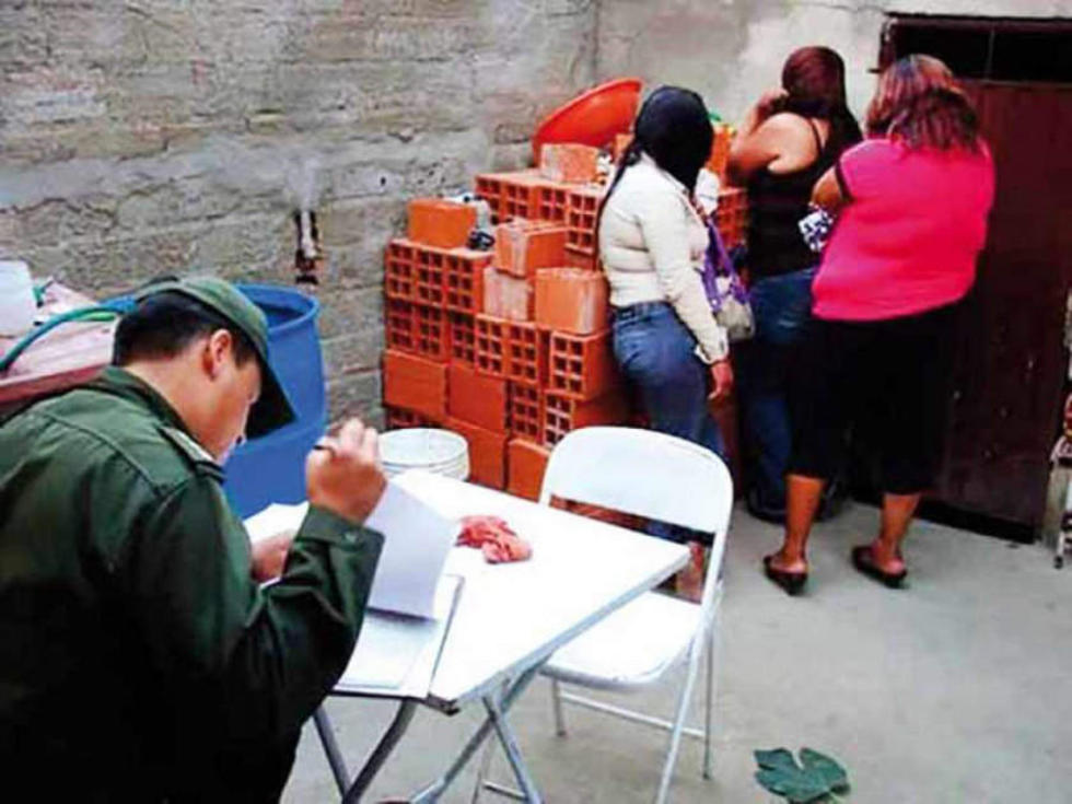 Evidencian que meretrices tenían documentos de control ilegales