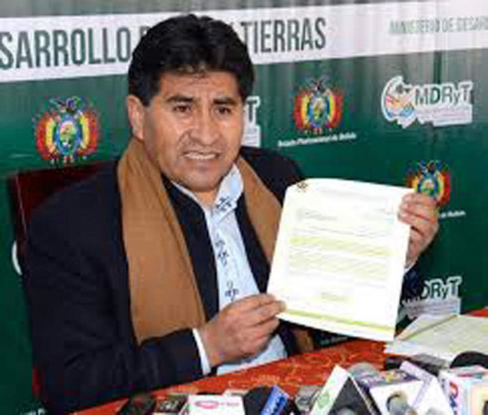 Ministro Cocarico sabía que su hermano tenía un proceso