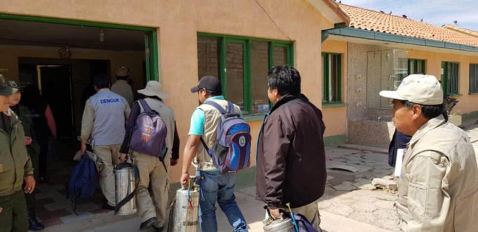 Fumigan celdas de los internos en la cárcel de Cantumarca