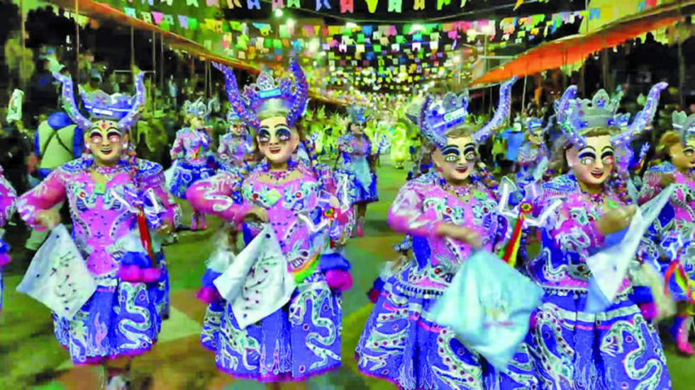 La Diablada Urus recibe una presea del Senado