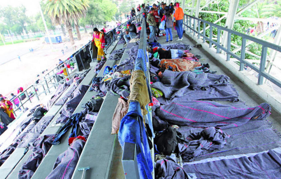 Caravana migrante se reúne en México para ver si va a EE.UU.