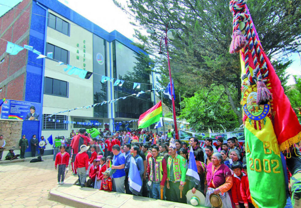 Presidente continúa entrega de obras en el departamento