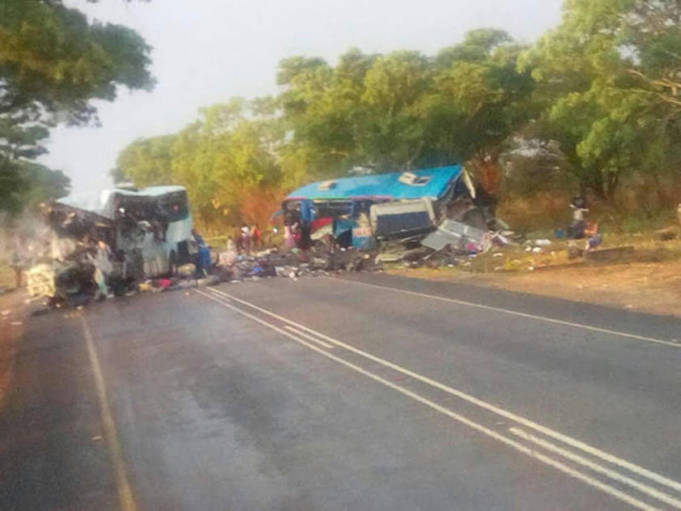 Choque de dos buses causa 47 personas muertas en Zimbabue