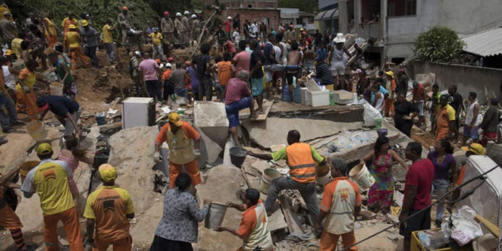 Se eleva a 14 los fallecidos por deslizamiento en Brasil