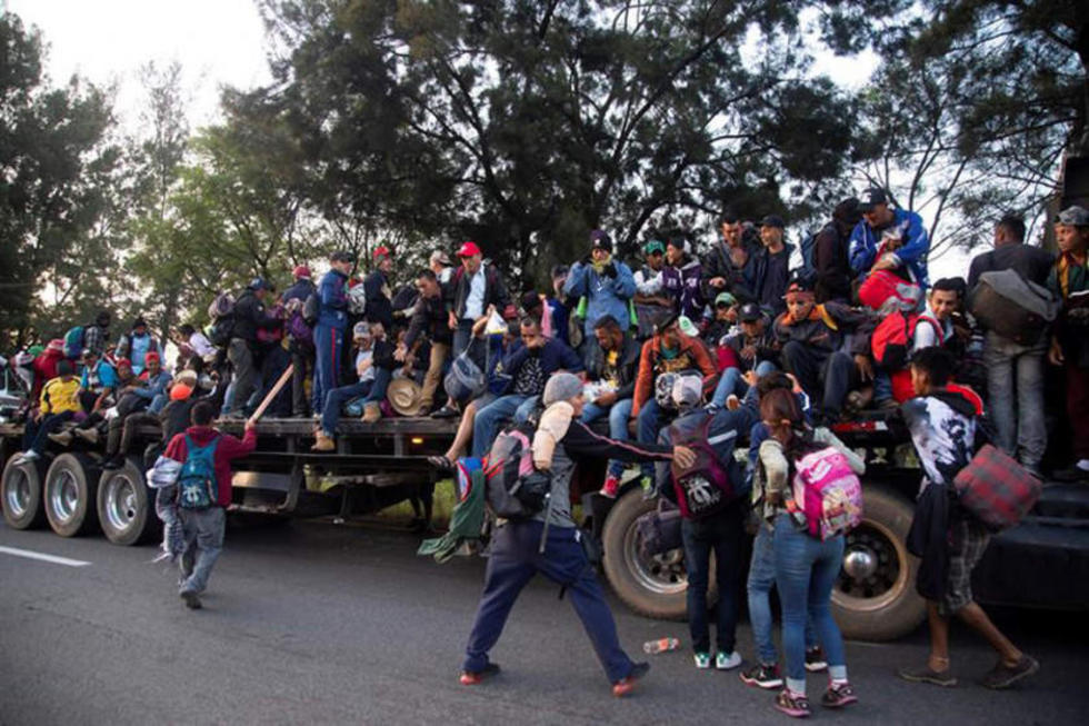Caravana migrante llega a Guanajuato y un grupo LGBT llega a frontera